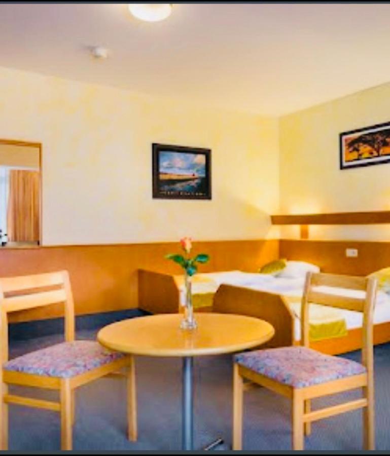 MC Hotel Karlsruhe Buitenkant foto