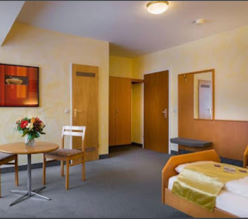 MC Hotel Karlsruhe Buitenkant foto