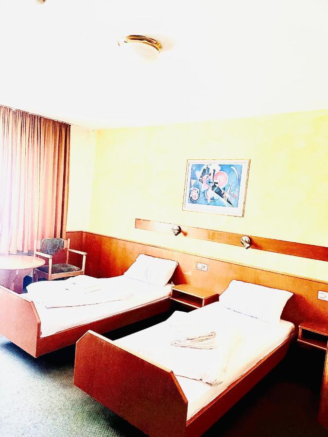 MC Hotel Karlsruhe Buitenkant foto