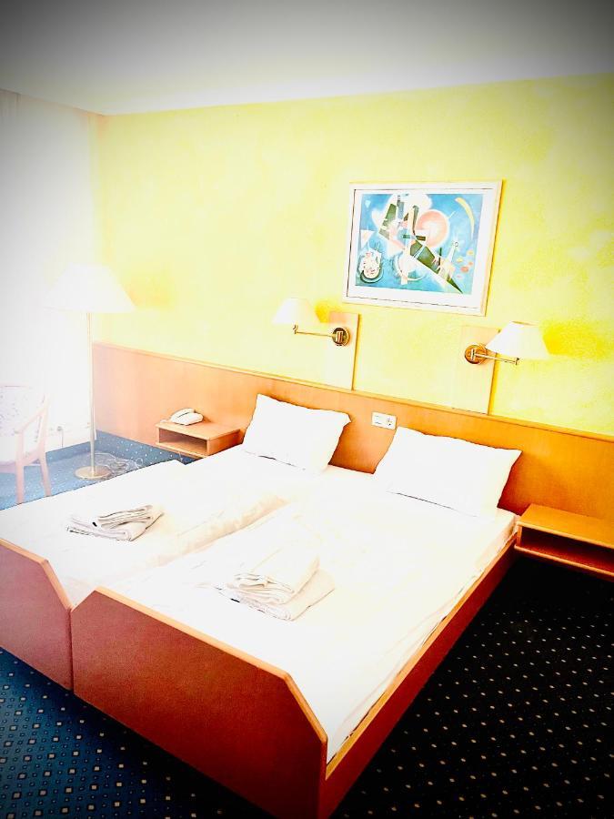 MC Hotel Karlsruhe Buitenkant foto