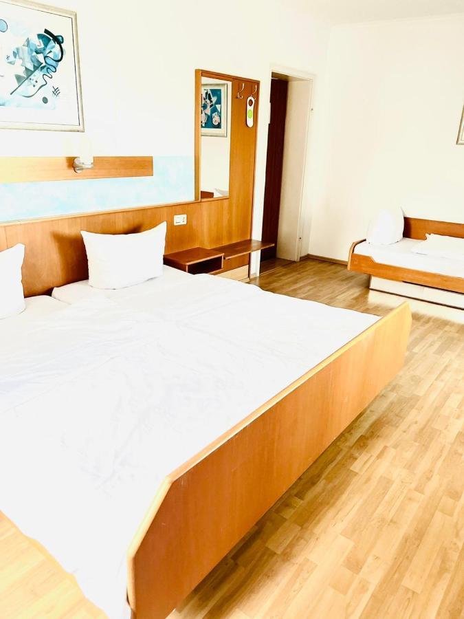 MC Hotel Karlsruhe Buitenkant foto