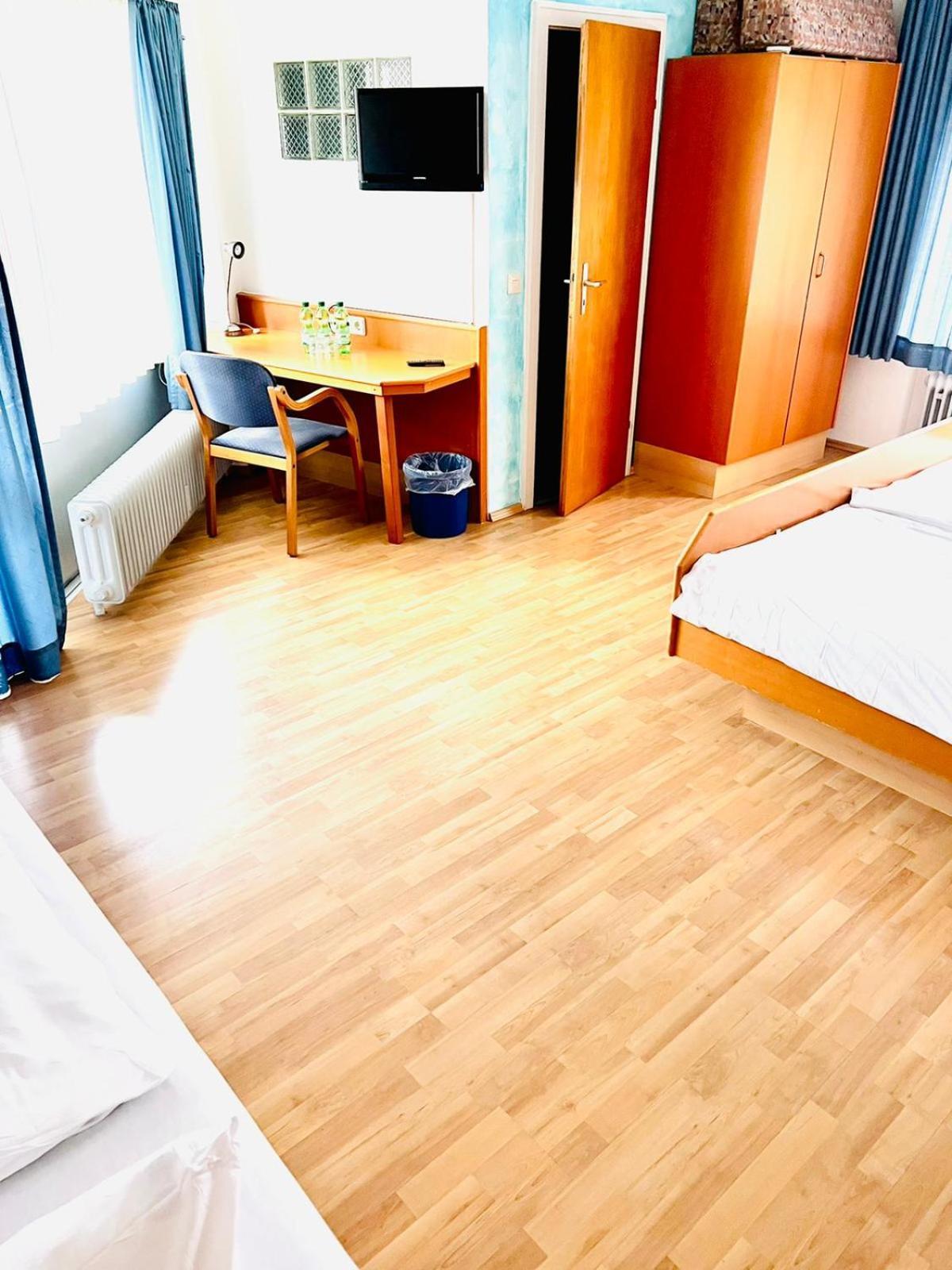 MC Hotel Karlsruhe Buitenkant foto