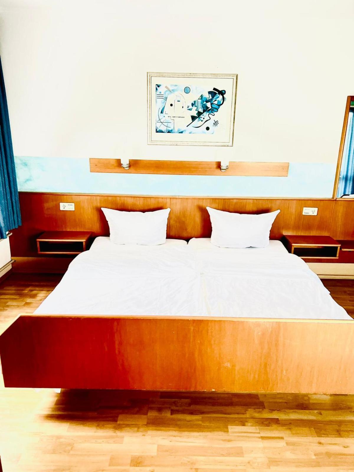 MC Hotel Karlsruhe Buitenkant foto