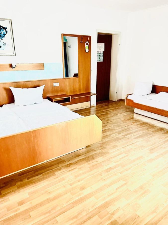 MC Hotel Karlsruhe Buitenkant foto